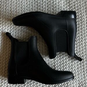 Brand New Chic Raining Boots size 6
